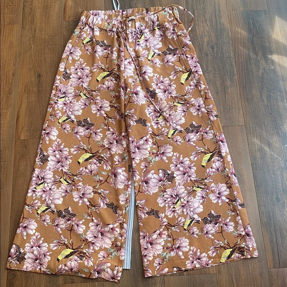 H&M Blue Striped and Floral Tan Capris - Picture 3 of 16